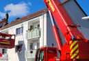 D: Feuerwehr-Schwerkraneinsatz bei Patientransport aus Wohnung in Dortmund