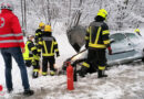 Oö: Winterlicher Pkw-Ausrutscher auf der B 1 in Attnang-Puchheim