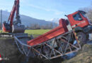 Schweiz: Brücke gibt in Sevelen unter Last eines Lkws nach und stürzt ein