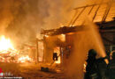 Nö: Polizisten und Bewohner holen kurz vor Dachstuhleinsturz Frau aus brennendem Haus