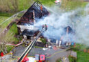 D: Wohnhaus-Dachstuhlbrand in Detmold → zwei Personen verletzt