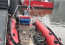 D: Rettungsboot der Feuerwehr Düsseldorf entwendet → Wasserschutzpolizei fand defektes Motorboot am Rheinufer