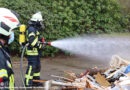 D: Brennender Lkw → Fahrer kommt zur Feuerwehr Schiffdorf