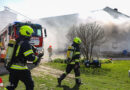 Oö: Pkw steht in Garage eines Vierkanters in Thalheim bei Wels in Vollbrand