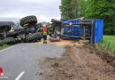 Nö: Umgestürzter Traktor samt Anhänger blockiert Landstraße & Lkw-Unfall in Neuhofen an der Ybbs