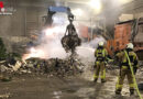 D: Brennender Gewerbemüll in Lagerhalle in Bottrop