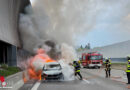 Bayern: Pkw beginnt während der Fahrt auf der A 9 in München zu brennen → Vollbrand