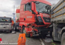 Oö: Unfall mit zwei Lkw und einem Pkw in Schwertberg