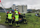 Schweiz: Lenkerin nach Anprall an Laternenpfahl auf A 12 bei Freiburg-Süd eingeklemmt