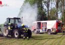 Traktor bei der Feldarbeit in Brand geraten