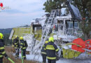 Oö: Mähdrescher brennt auf Feld in Kremsmünster