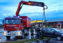 Oö: Autobergung am Parkplatz eines Einkaufszentrums in Wels