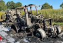 D: Traktor und Ballenpresse gehen auf Feld in Struvenhütten in Flammen auf