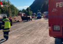 Ktn: Rettungswagen im Einsatz kollidiert mit einem Holztransporter