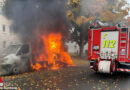 D: Pkw brennt auf kleinem Autotransporter in Dortmund – Mann erleidet Gesichtsverbrennungen