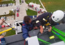 Nö: Feuerwehr rettet Arbeiter aus Fensterputz-Gondel in Maria Enzersdorf