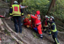 D: Bundeswehr-Hubschrauber führt Paragleiter-Rettung aus Steilhang in Hennef durch