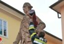 Ktn: Feuerlöscher von Kaiser Franz Josef Statue in Villach durch Feuerwehr geborgen