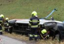 Stmk: Im Scheibsgraben in Bach gestürztes Paketzustellerfahrzeug geborgen