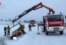 Nö: Golf auf der L 8049 bei Gr. Siegharts aus dem Graben geborgen