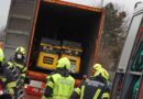 Oö: Kettendumper brannten auf Seecontainer-Sattelaufleger in Asten