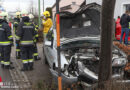 Oö: Auto contra Baum in Wels → Frau verletzt