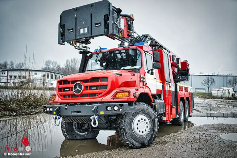 Außergewöhnliche Drehleiter auf MercedesBenz Zetros 3342 für die
