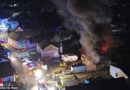 Nö: Dachstuhlbrand in Vitis fordert 90 Feuerwehrleute, ein Fw-Mann verletzt