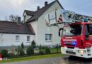 D: Starke Rauchentwicklung durch Feuer in Kamin in Wohnhaus in Lage