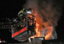 D: Flammen schießen aus Kamin bei Wohnhaus in Menden