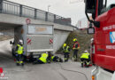 Nö: Kleintransporter steckt in Wr. Neudorf in Unterführung fest