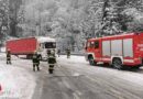 Ktn: Anfahrtshilfe für Sattelschlepper (samt Schneeketten) auf B 88 in St. Peter ob Radenthein