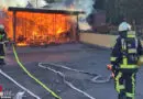 D: Vollbrand eines Carport mit Brennholz in Bochum