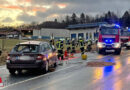 Nö: Pkw kracht in Lilienfeld gegen ausgefahren Lkw-Stütze → Personenrettung