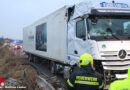 Oö: Sattelschlepper landet auf Autobahnböschung → A 25 längere Zeit gesperrt