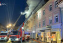 Stmk: Feuer in Wohn- und Geschäftsgebäude in Deutschlandsberg → zwei Drehleitern und 11 Wehren im Einsatz