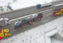 Oö: Autos auf Autotransporter nach Lkw-Unfall auf A 8 ineinander verkeilt