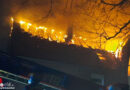 D: Dachstuhl eines Mehrfamilienhauses in Nienburg in Flammen