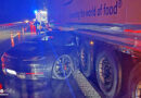 D: Sportwagen schlittert aufgrund von Aquaplaning bei Sembach mittig unter Sattelauflieger