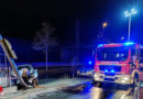 Bayern: Pkw kracht in Würzburg gegen Laternenmast → Mast muss gekappt werden