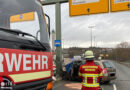 Bayern: Pkw prallt am Stadtring Würzburg gegen Fahrbahnteiler → Fahrer verstirbt noch am Unfallort