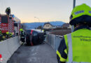 Ktn: Verkehrsunfall in Villach → Auto kommt auf Gehweg zu liegen
