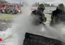 D: Zapfsäule auf Tankstelle brennt nach Kollision durch einen Pkw in Bochum