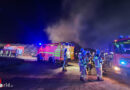 D: Großaufgebot der Feuerwehr Lehrte im Einsatz auf Recycling-Betrieb für Holz