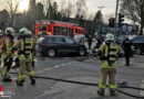 D: Eingeklemmte Frau bei Pkw-Unfall mit drei Fahrzeugen in Bottrop