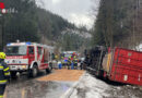 Stmk: Mit Magnesit beladener Lkw in Breitenau am Hochlantsch umgestürzt → stundenlange Sperre