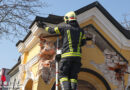 Oö: Kreuzwegkapelle in Wels bei Abbiegevorgang von Lkw ramponiert und schwer beschädigt