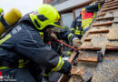 Nö: Feuerwehr verhindert durch raschen Einsatz größeren Dachstuhlbrand nach Flämmarbeiten in Guntramsdorf