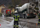 Oö: Beton-Mischwagen mit Ladegutverlust während der Fahrt in Altmünster
