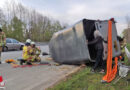 D: Feuerwehr befreit Friesendame Jasmin auf umgekippten Anhänger auf der BAB 7 bei Quickborn